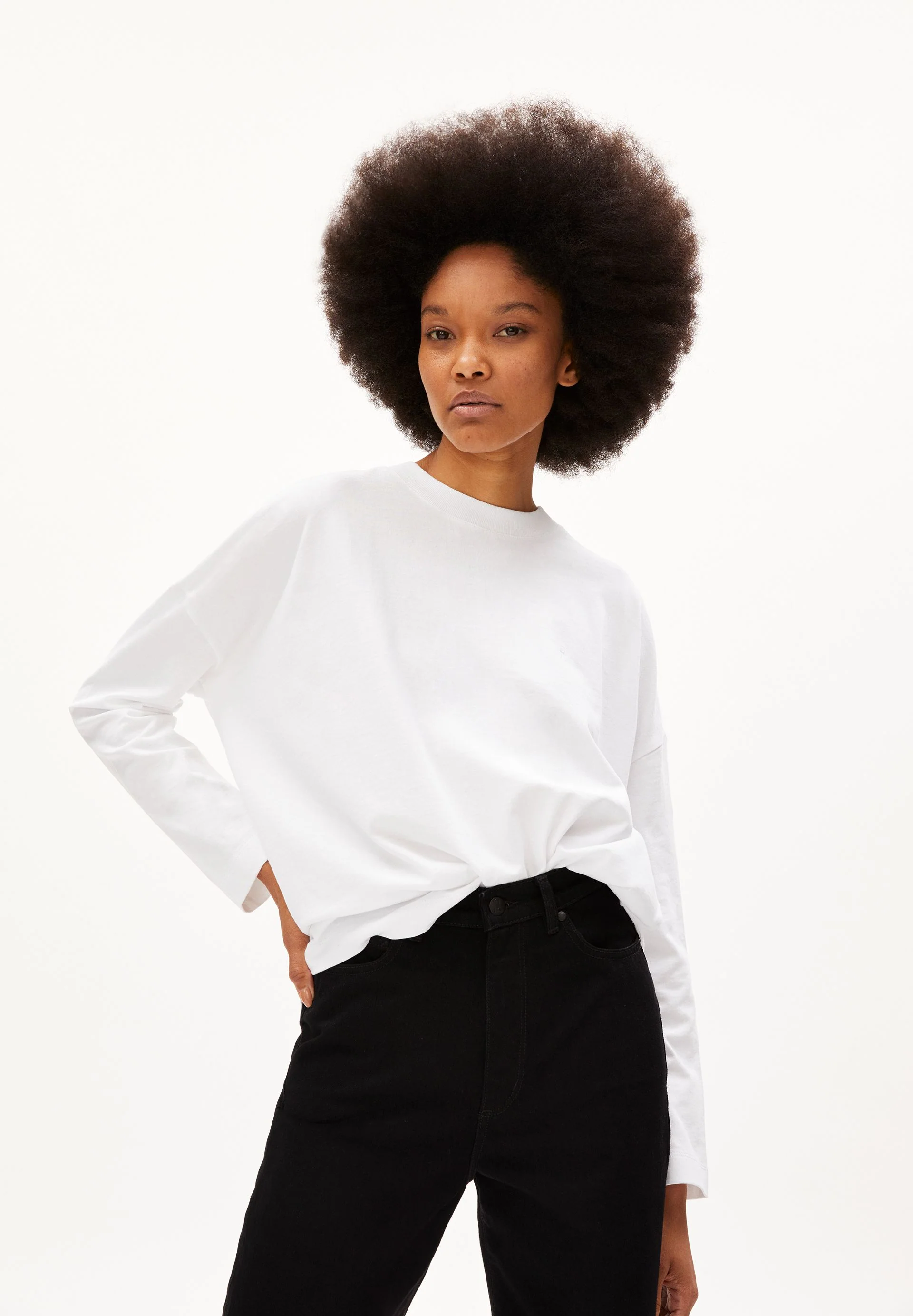AALEXJAA | white