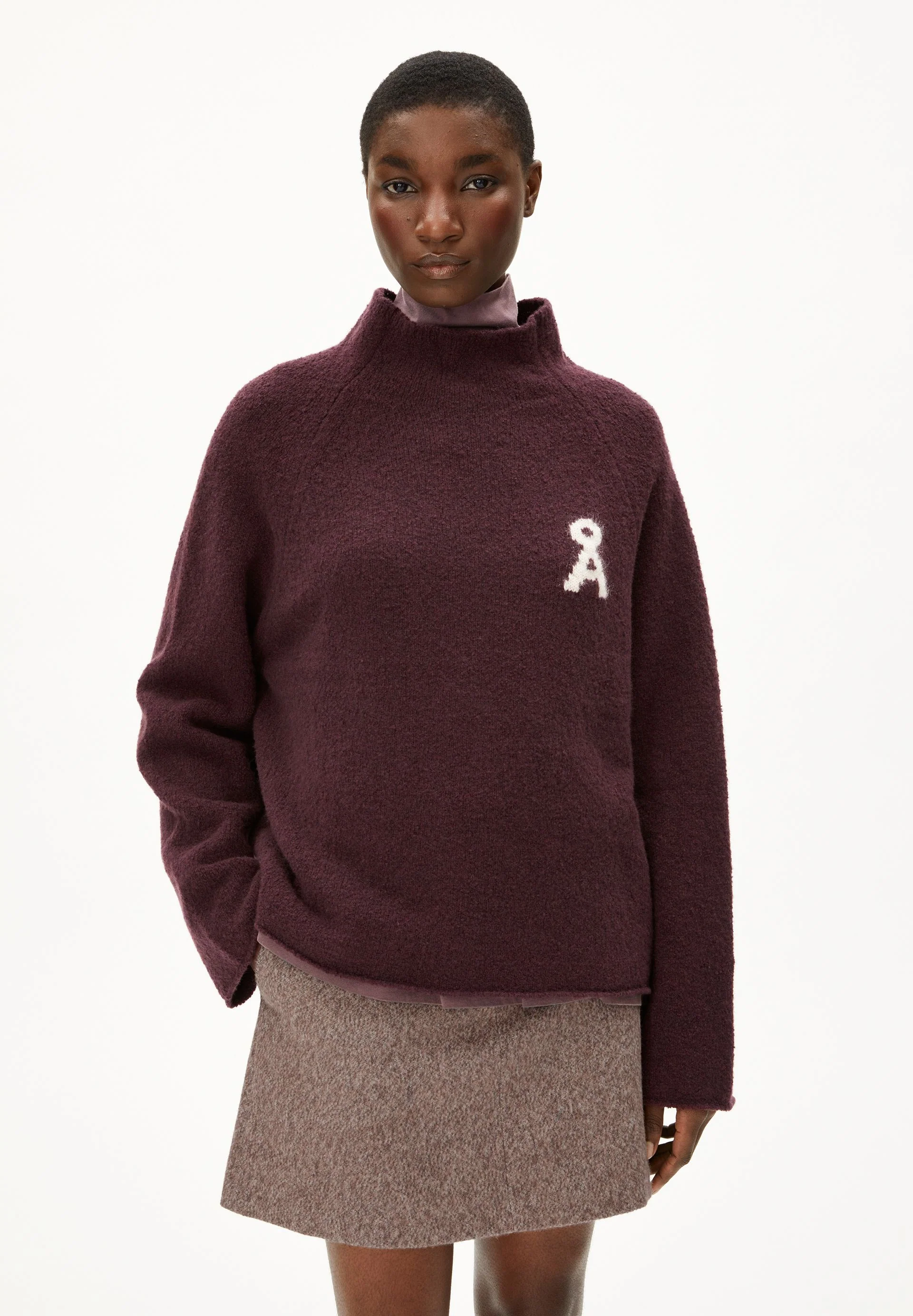 ICONIC Å BOUCLÉ STRICKPULLOVER | dark cranberry-oatmilk