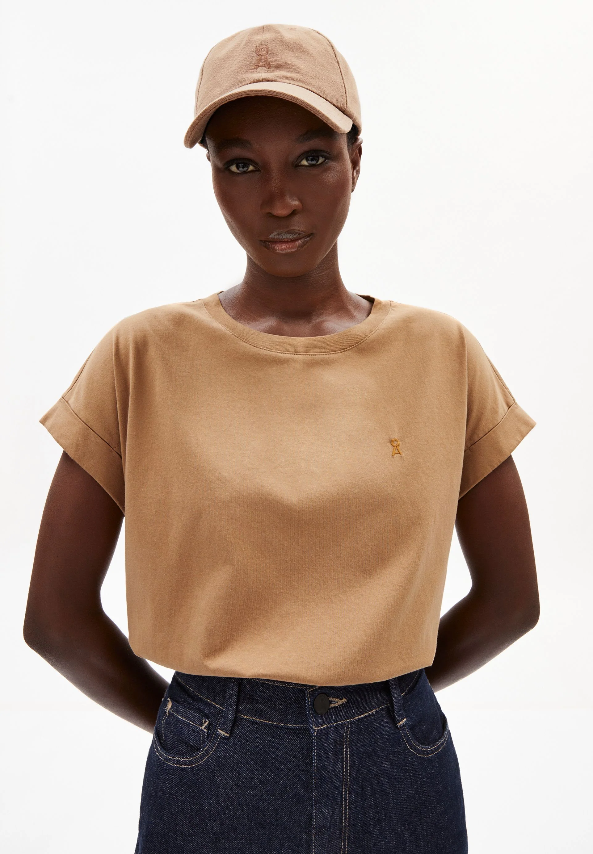 IDAARA T-SHIRT | smoky almond