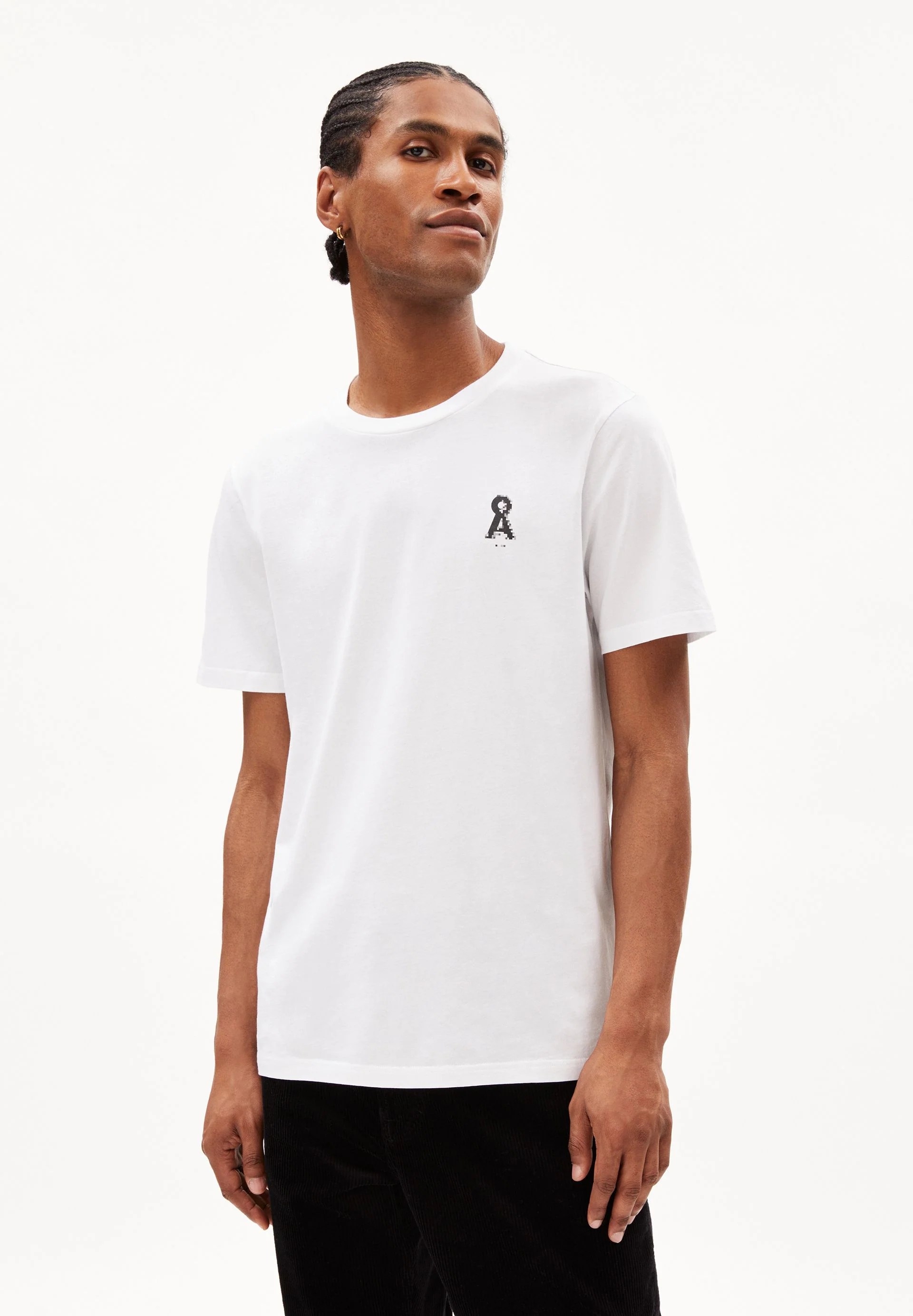 JAAMES PIXXEL LOGAA | white