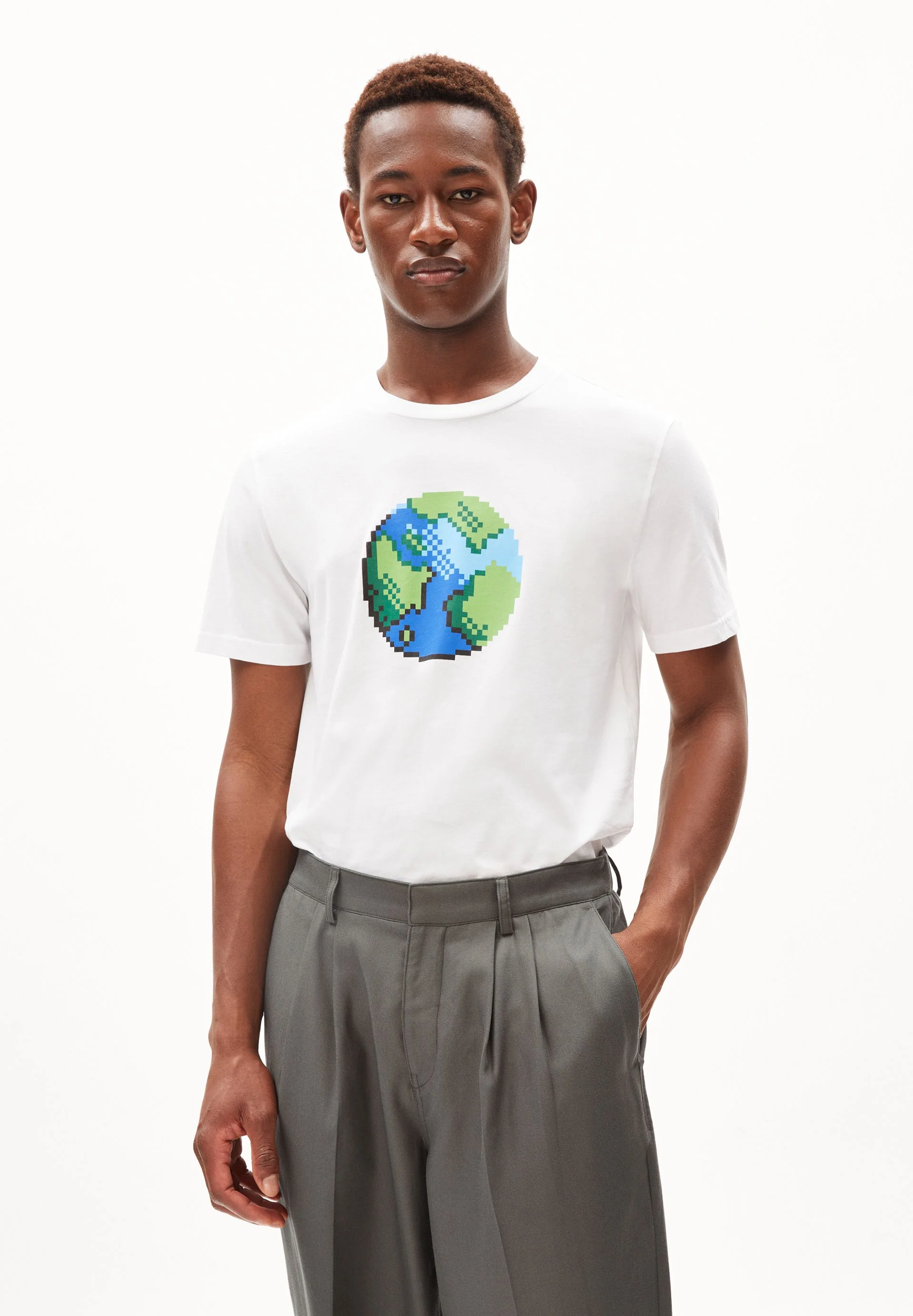 JAAMES PLAANET | white