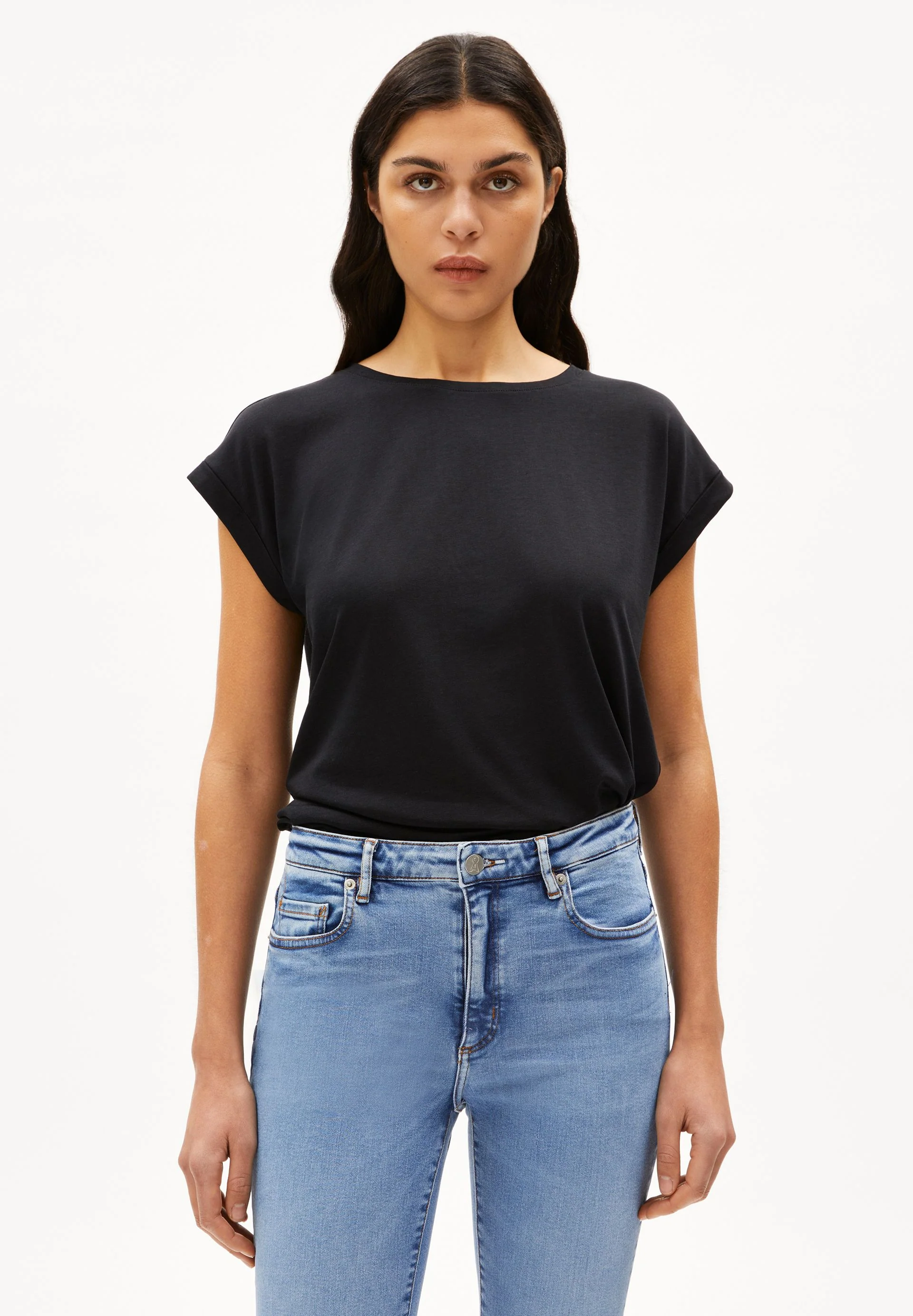 JILAANA T-SHIRT | black