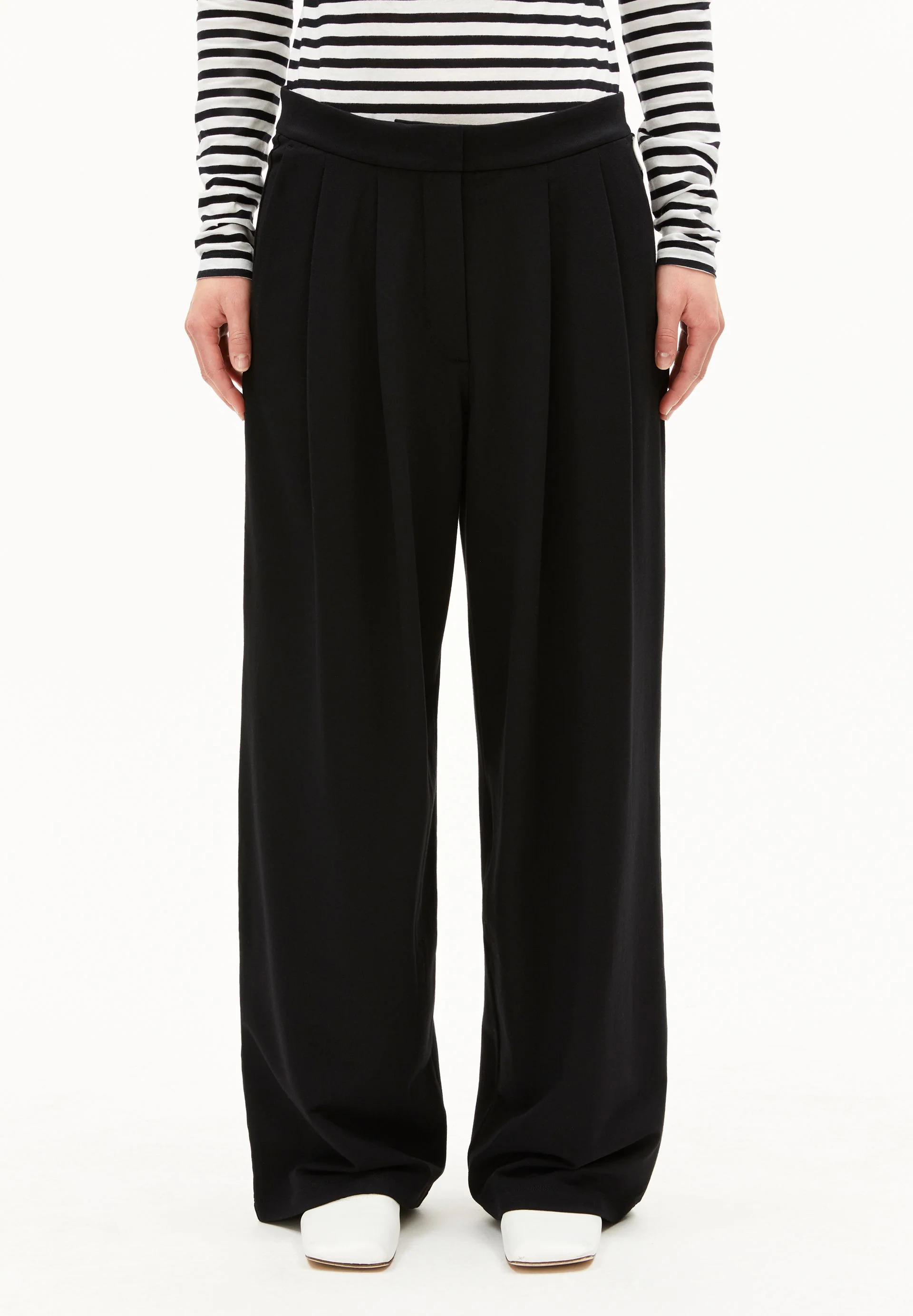 LIRAA LOU WIDELEG