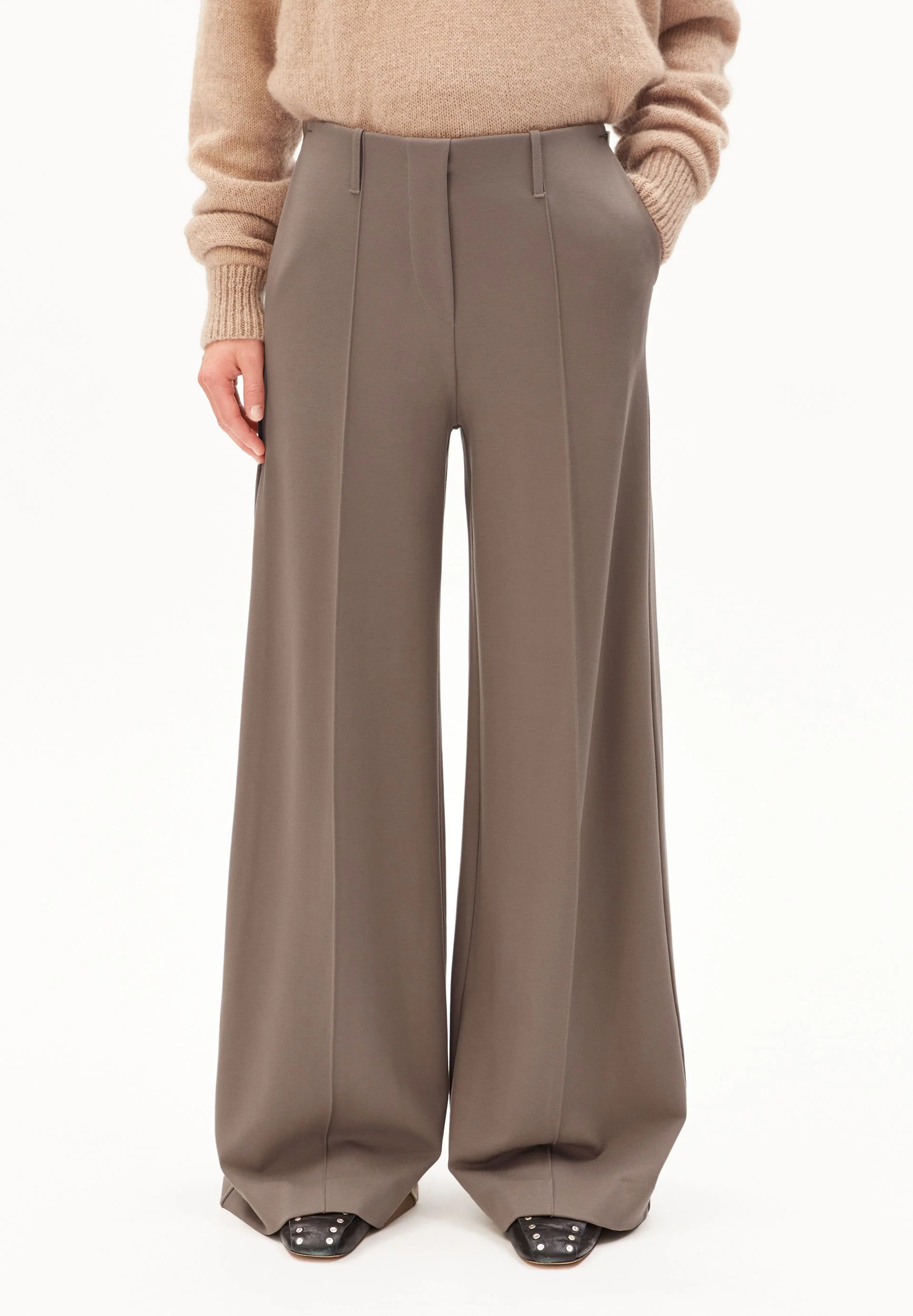 MAEVAA HOSE | walnut cream