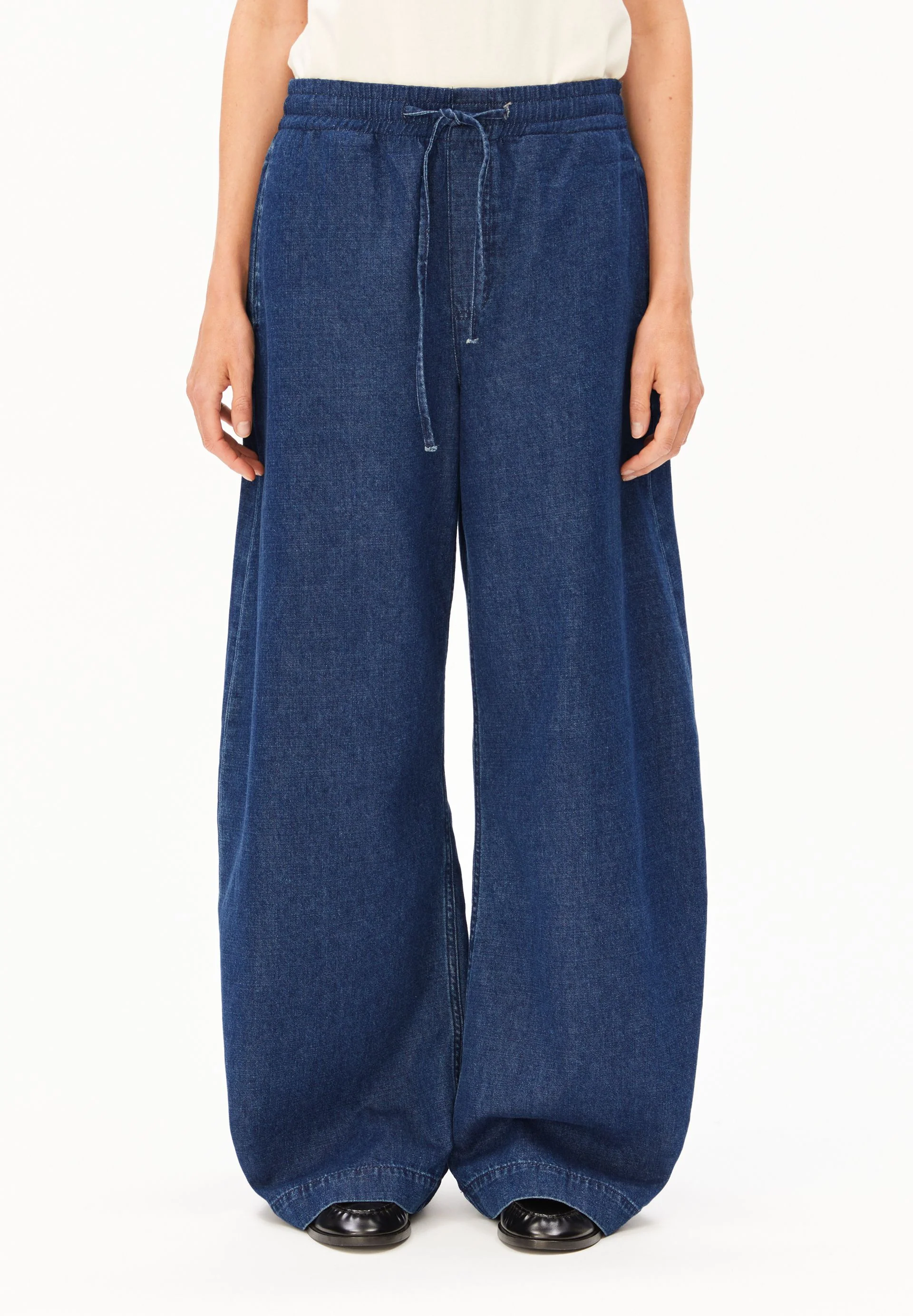 PULL-ON BARREL JEANSHOSE | eau