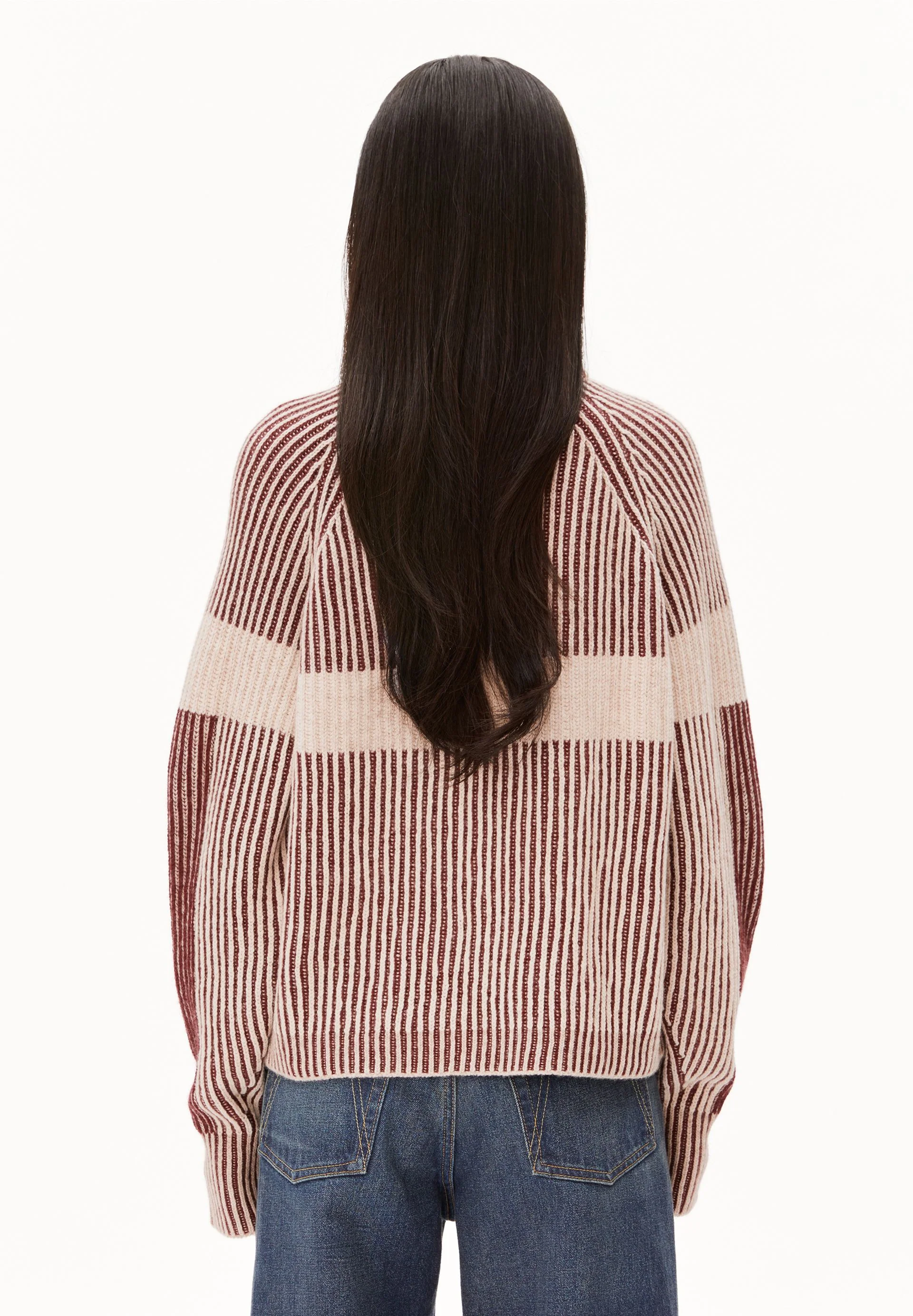 RIPPSTRICKPULLOVER MIT KUNSTWERK | velvet red-oatmilk-honey melange - Image 2