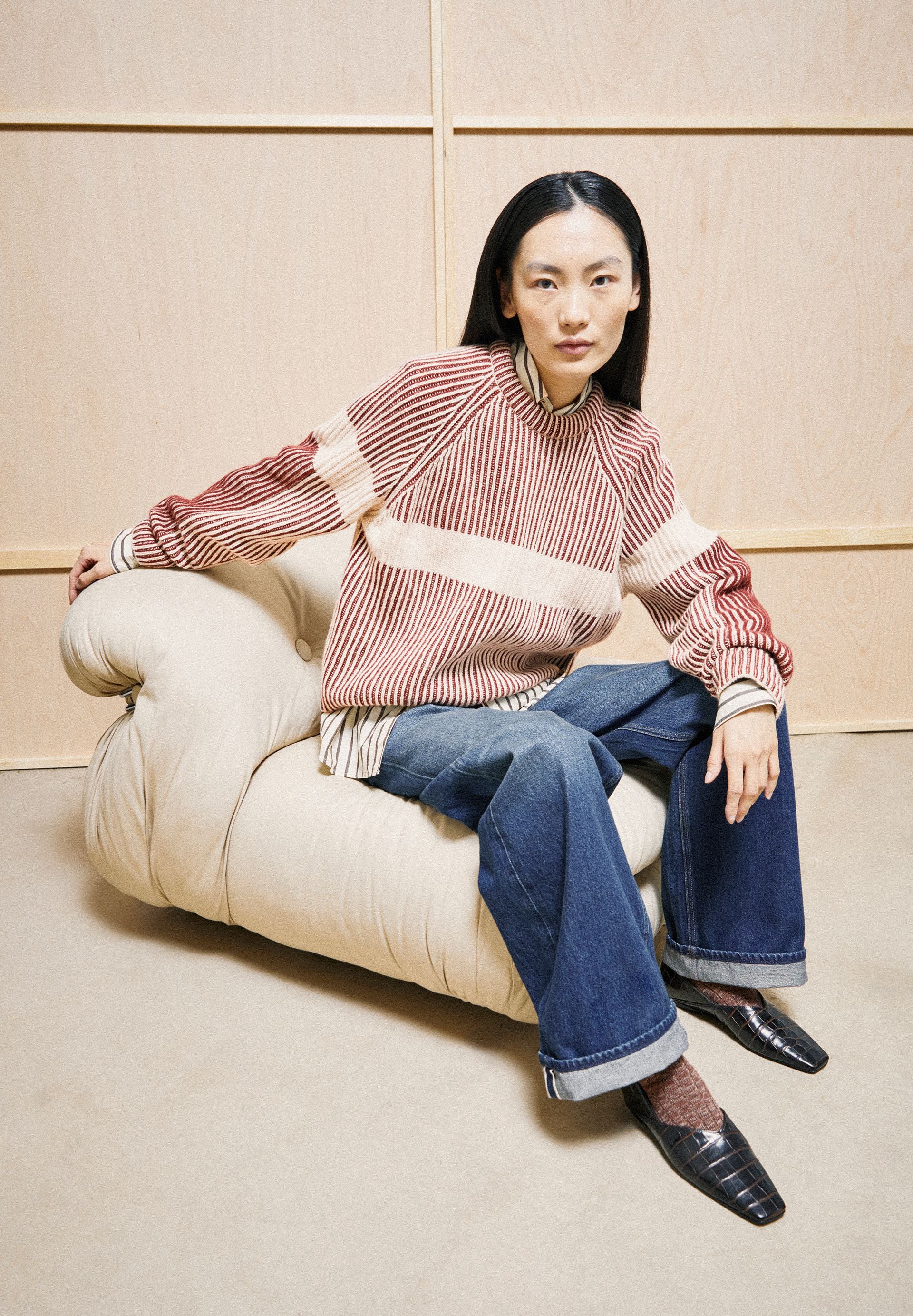 RIPPSTRICKPULLOVER MIT KUNSTWERK | velvet red-oatmilk-honey melange - Image 4